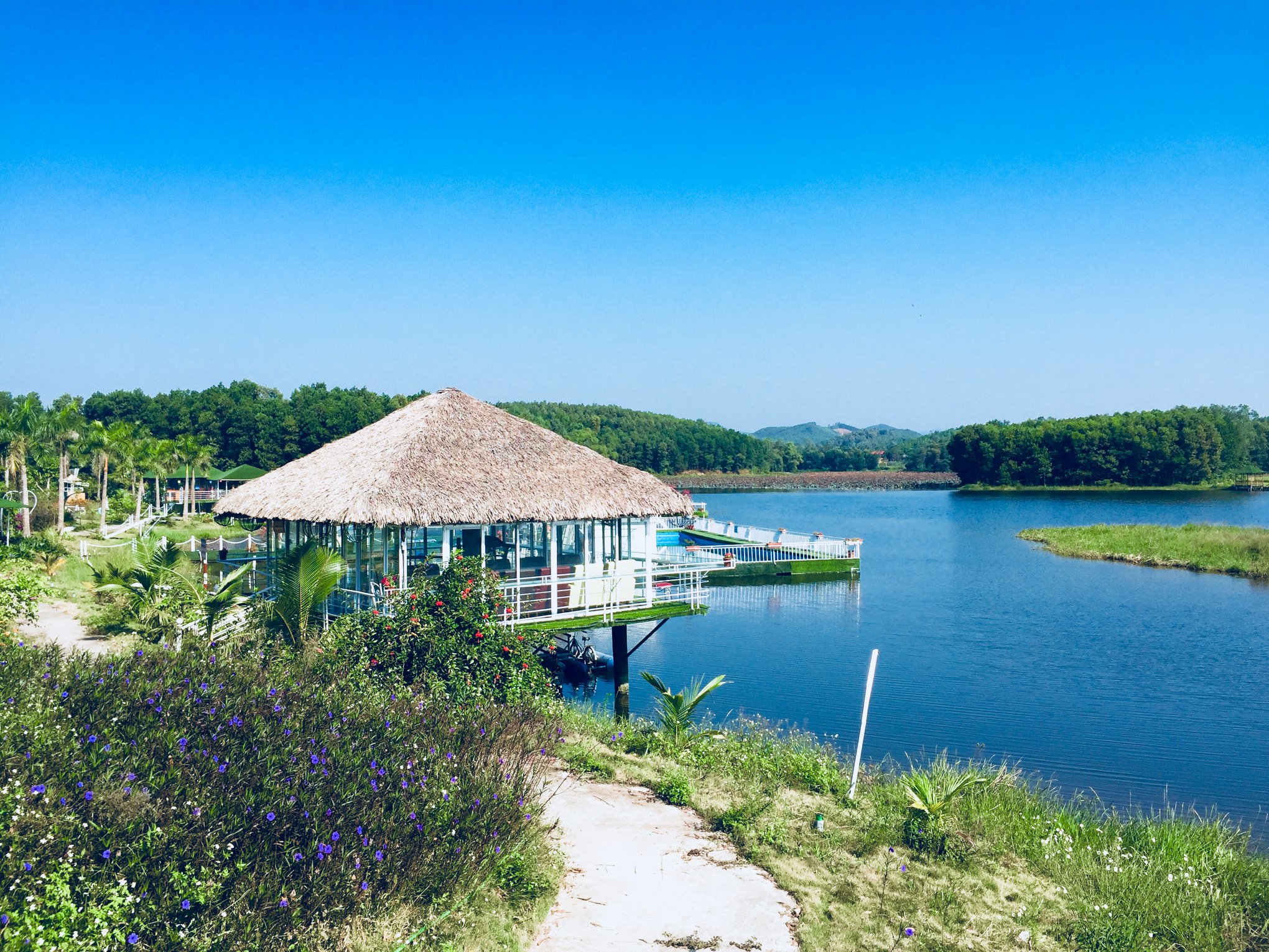 Vẻ đẹp đẹp mê đắm du khách của hồ Kim Đĩnh