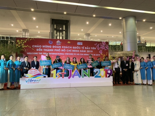 Những vị khách quốc tế đầu tiên đến Nội Bài năm 2019